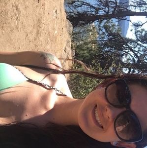 Meet your Posher, Hollyn